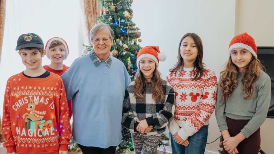OCSB students visiting a retirement home